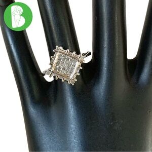 SOLID WHITE GOLD GENUINE DIAMOND .67 CTW INVISIBLE SET PRINCESS CUT RING (7)